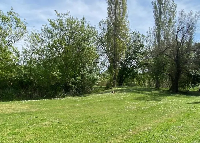 Joli Appartement 27M2 Oasis Provencale En Village Vacances En Camargue