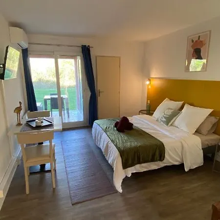 Joli Appartement 27M2 Oasis Provencale En Village Vacances En Camargue Arles Esterno foto